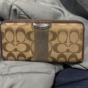 SOLD ❌Brown Coach Signature Wallet